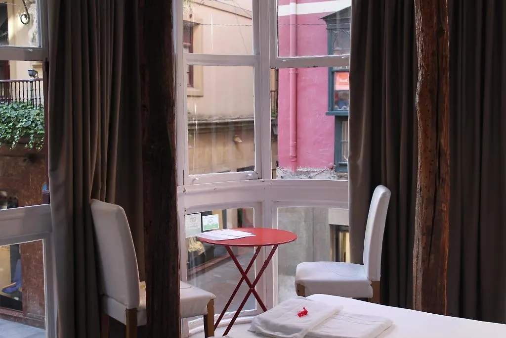 Pension Aliciazzz Bed And Breakfast Bilbao Spanyolország