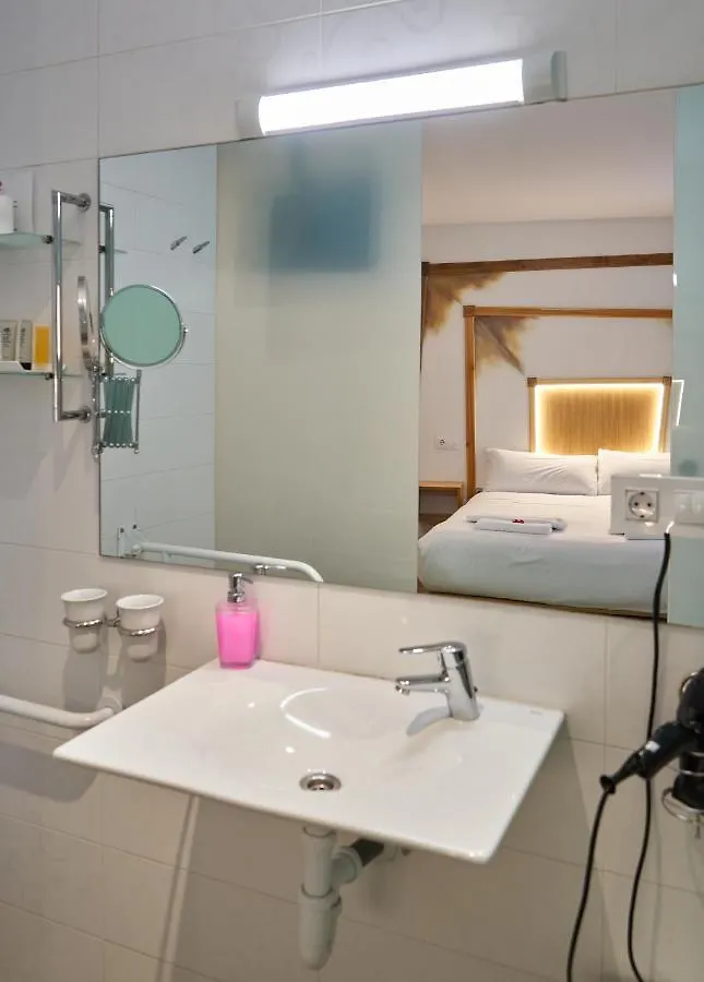 Pension Aliciazzz Bed And Breakfast Bilbao 2*,